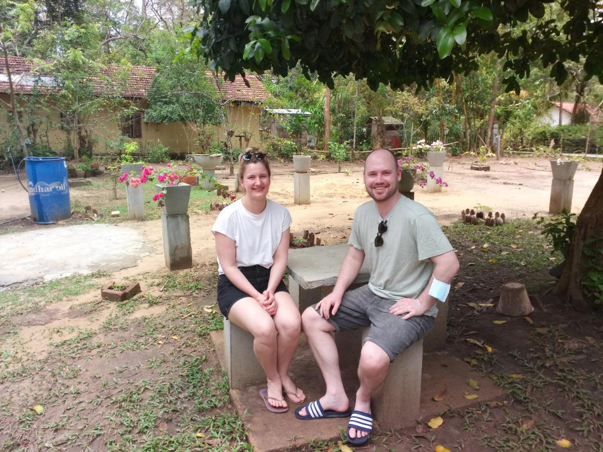 Silent Peacock Villa And Peacock Cafe Tangalle Exteriör bild