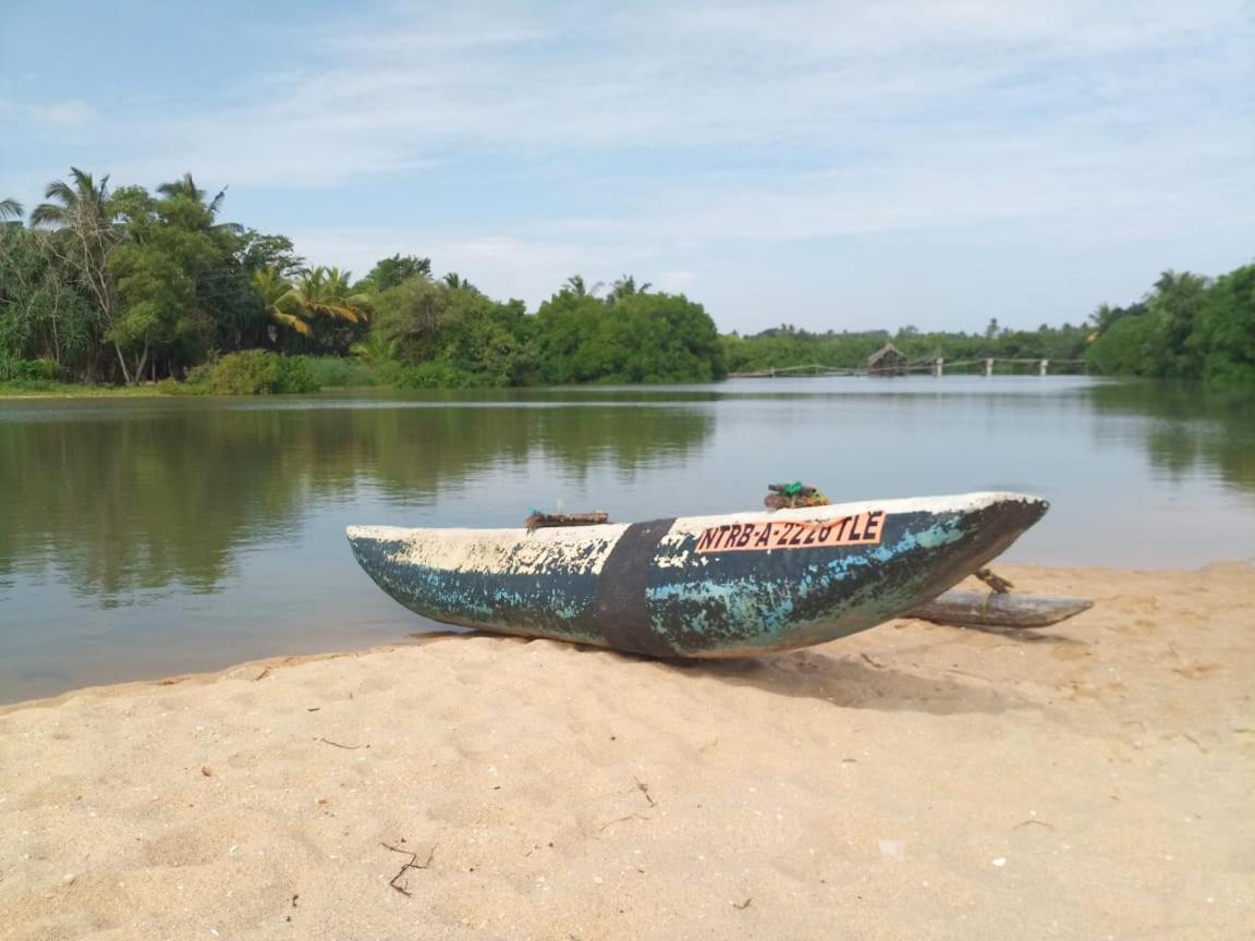 Silent Peacock Villa And Peacock Cafe Tangalle Exteriör bild